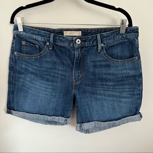 Women’s Levi’s denim shorts